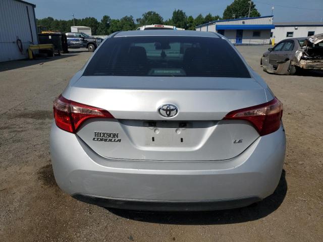 5YFBURHE4JP812636 - 2018 TOYOTA COROLLA L SILVER photo 6