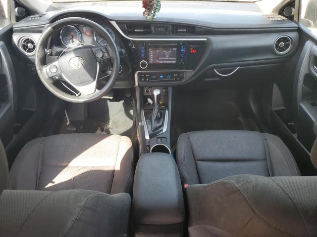 5YFBURHE4JP812636 - 2018 TOYOTA COROLLA L SILVER photo 8