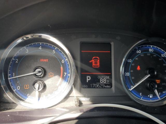 5YFBURHE4JP812636 - 2018 TOYOTA COROLLA L SILVER photo 9