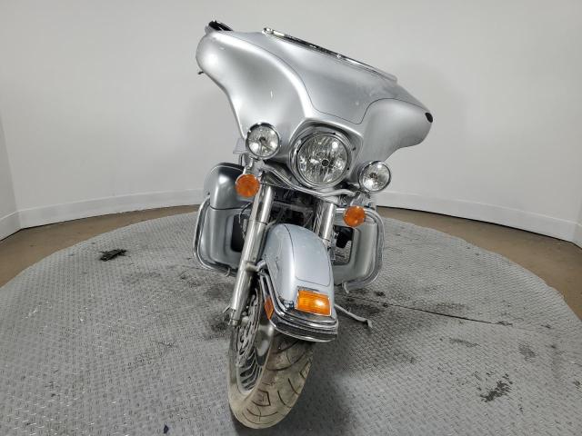 1HD1FFM11CB687845 - 2012 HARLEY-DAVIDSON FLHTC ELECTRA GLIDE CLASSIC SILVER photo 2