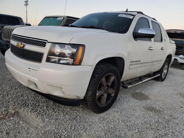 3GNTKGE75DG249473 - 2013 CHEVROLET AVALANCHE LTZ WHITE photo 2