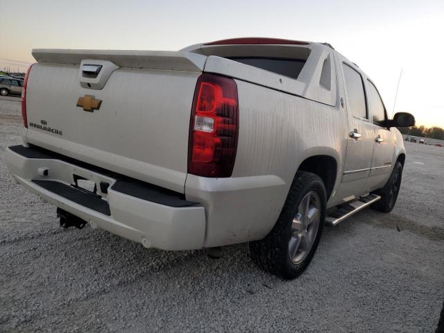 3GNTKGE75DG249473 - 2013 CHEVROLET AVALANCHE LTZ WHITE photo 4