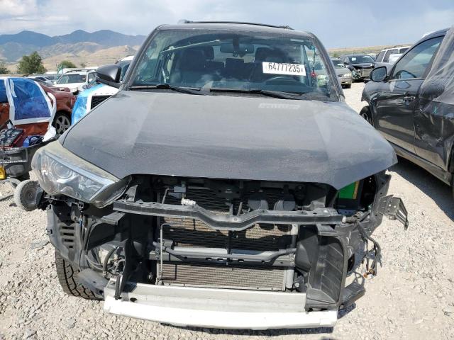 JTEBU5JR2J5592489 - 2018 TOYOTA 4RUNNER SR5/SR5 PREMIUM GRAY photo 5