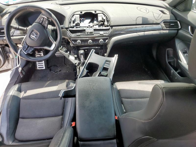 1HGCV1F31JA055303 - 2018 HONDA ACCORD SPORT SILVER photo 8