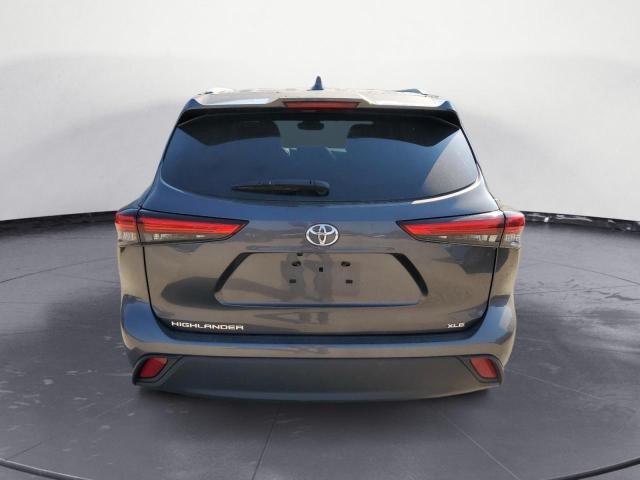 5TDGZRAH2NS120884 - 2022 TOYOTA HIGHLANDER XLE Grau Foto 6