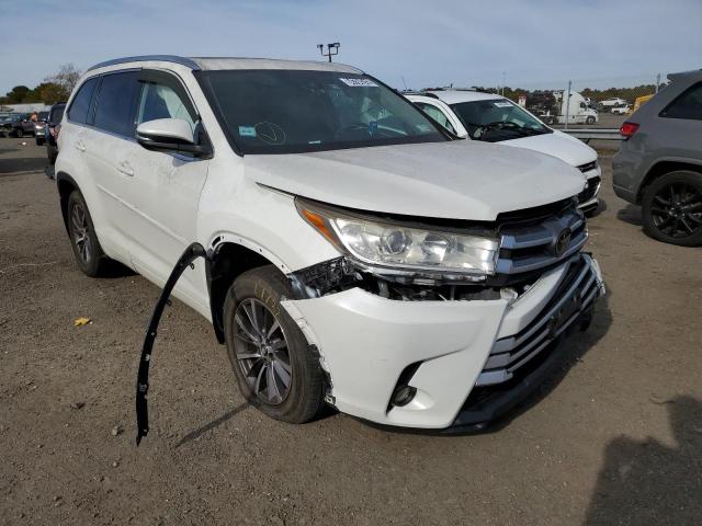 5TDJZRFH1JS878448 - 2018 TOYOTA HIGHLANDER SE WHITE photo 1