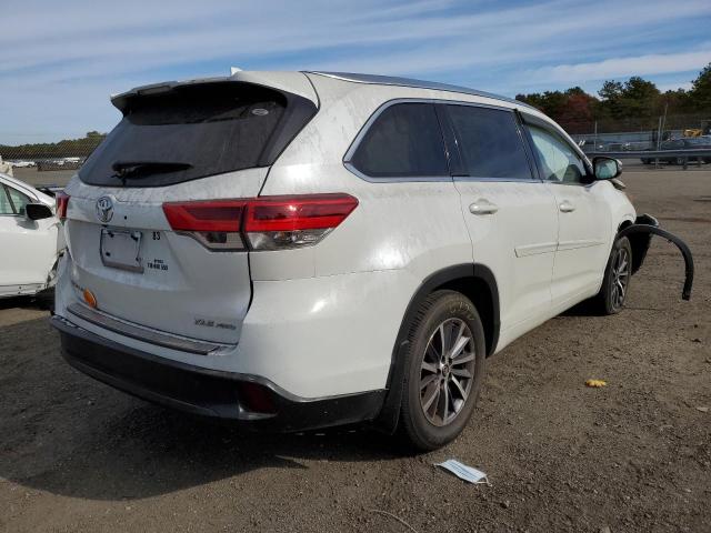 5TDJZRFH1JS878448 - 2018 TOYOTA HIGHLANDER SE WHITE photo 4