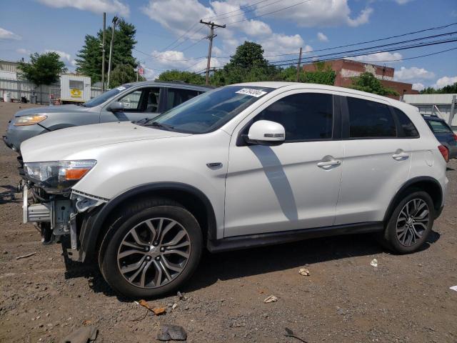 JA4AR3AU7JZ028480 - 2018 MITSUBISHI OUTLANDER ES WHITE photo 1