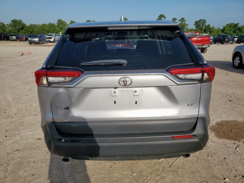 2T3H1RFV2PC236339 - 2023 TOYOTA RAV4 LE 银色 照片 6