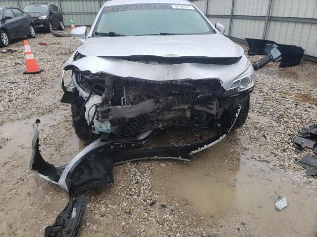 1G4ZP5SS2HU211036 - 2017 BUICK LACROSSE ESSENCE ვერცხლისფერი ფოტო 9