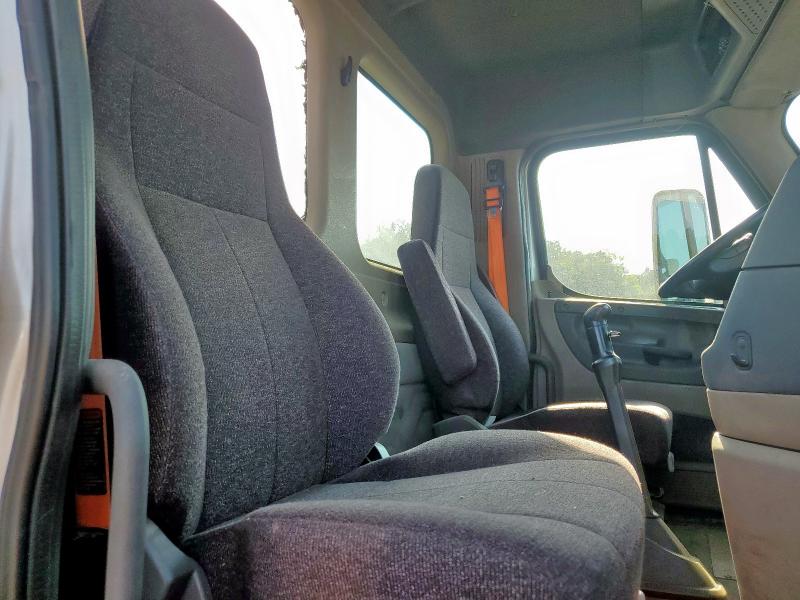 3AKJGEBG5FSGS4102 - 2015 FREIGHTLINER CASCADIA 1 SILVER photo 6