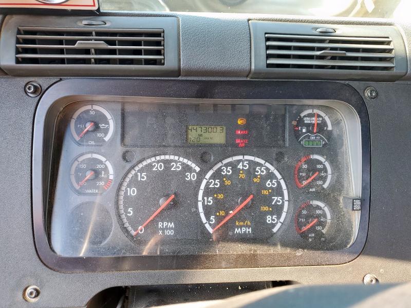 3AKJGEBG5FSGS4102 - 2015 FREIGHTLINER CASCADIA 1 SILVER photo 8