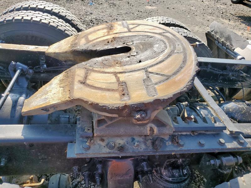 3AKJGEBG5FSGS4102 - 2015 FREIGHTLINER CASCADIA 1 SILVER photo 9