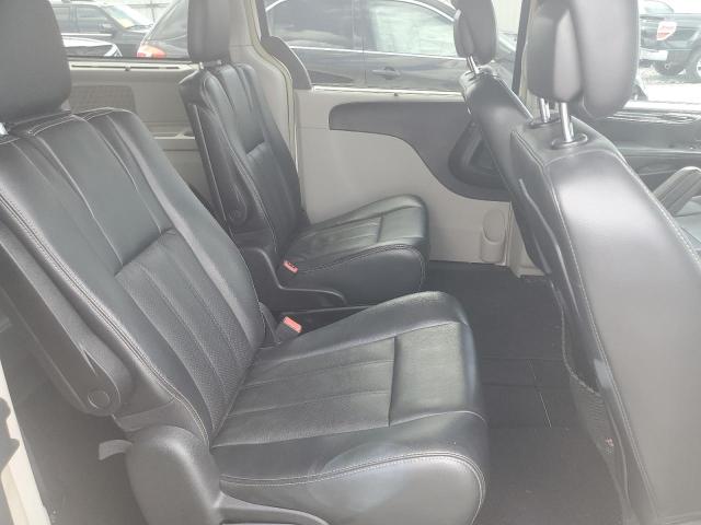 2A4RR8DG0BR797999 - 2011 CHRYSLER TOWN & COU TOURING L WHITE photo 11