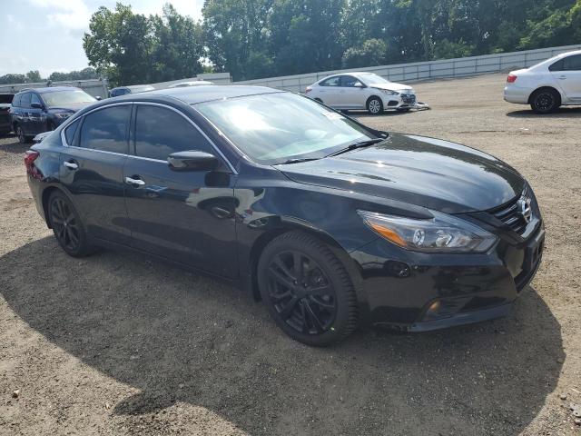 1N4AL3AP2JC235871 - 2018 NISSAN ALTIMA 2.5 შავი ფოტო 4