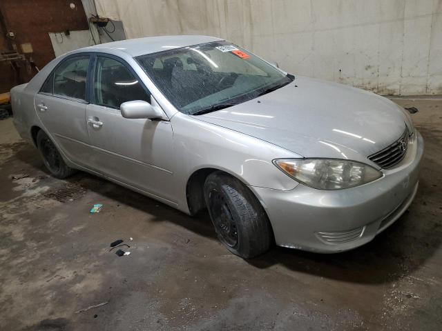 4T1BE32K45U521518 - 2005 TOYOTA CAMRY LE SILVER photo 4