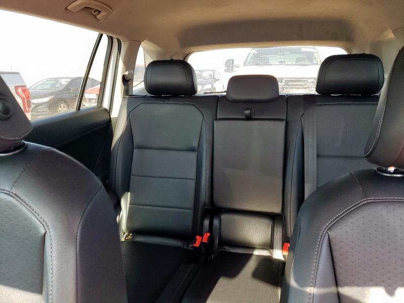3VV3B7AX2KM056468 - 2019 VOLKSWAGEN TIGUAN SE Weiß Foto 10