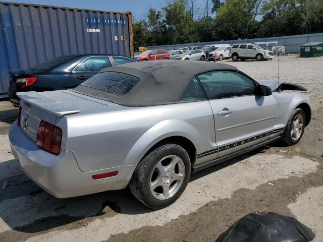 1ZVHT84NX85165452 - 2008 FORD MUSTANG SILVER photo 3