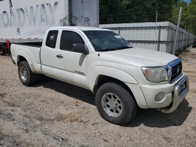 5TETU62N75Z118468 - 2005 TOYOTA TACOMA PRERUNNER ACCESS CAB WHITE photo 4