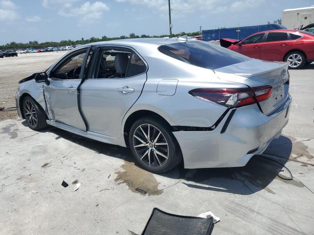 4T1G11AK8PU758281 - 2023 TOYOTA CAMRY SE NIGHT SHADE SILVER photo 2