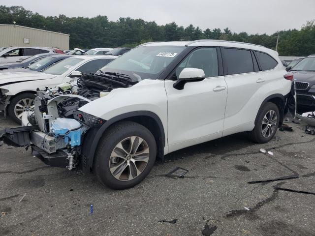 5TDGZRBH8NS591873 - 2022 TOYOTA HIGHLANDER XLE WHITE photo 1