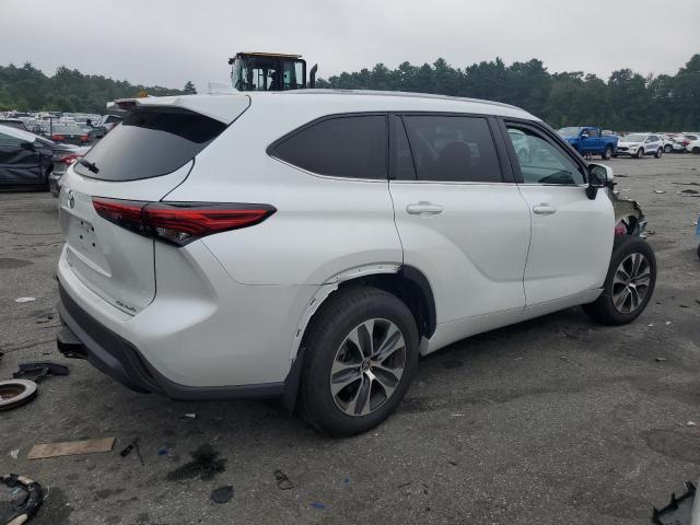 5TDGZRBH8NS591873 - 2022 TOYOTA HIGHLANDER XLE WHITE photo 3