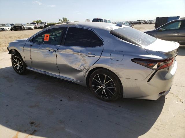 4T1T11AK7PU790959 - 2023 TOYOTA CAMRY SE NIGHT SHADE SILVER photo 2