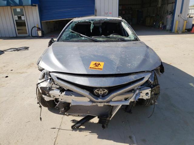 4T1T11AK7PU790959 - 2023 TOYOTA CAMRY SE NIGHT SHADE SILVER photo 5