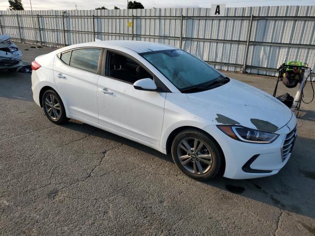 5NPD84LF3JH239242 - 2018 HYUNDAI ELANTRA SEL WHITE photo 4