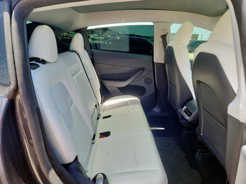 7SAYGDEE3RA262054 - 2024 TESLA MODEL Y GRAY photo 11