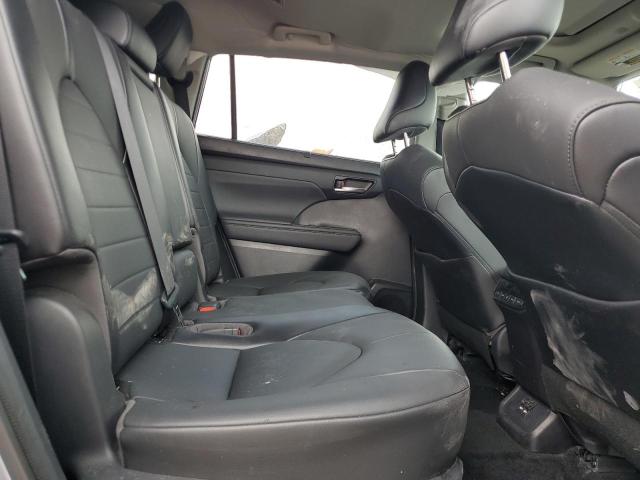 5TDHZRBH2MS109059 - 2021 TOYOTA HIGHLANDER XLE SILVER photo 11