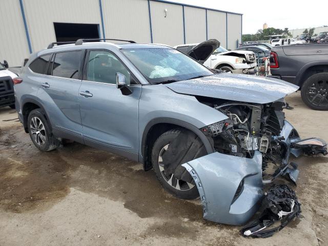 5TDHZRBH2MS109059 - 2021 TOYOTA HIGHLANDER XLE SILVER photo 4