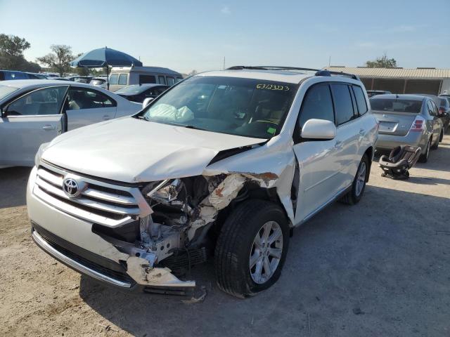 5TDZK3EH0DS113385 - 2013 TOYOTA HIGHLANDER BASE WHITE photo 1