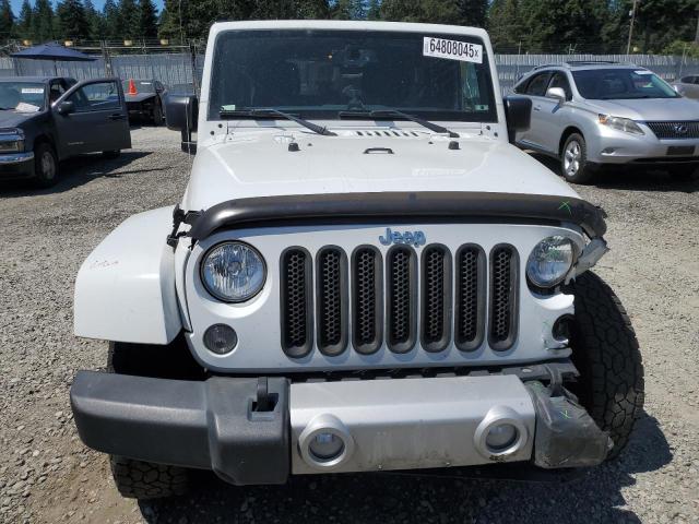 1C4HJWEGXFL700379 - 2015 JEEP WRANGLER U SAHARA WHITE photo 5