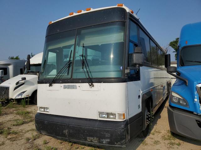 1M8SDMPA4YP053212 - 2000 MOTOR COACH INDUSTRIES TRANSIT BU WHITE photo 2