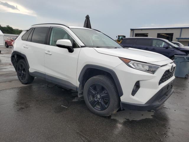 2T3P1RFV5LW086392 - 2020 TOYOTA RAV4 XLE WHITE photo 4