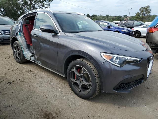 ZASFAKBN0J7B83508 - 2018 ALFA ROMEO STELVIO TI GRAY photo 4