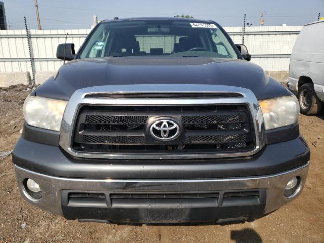 5TFDM5F1XBX020141 - 2011 TOYOTA TUNDRA CREWMAX SR5 GRAY photo 5