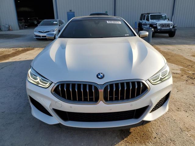 WBAGV8C02LCE26365 - 2020 BMW M850XI WHITE photo 5