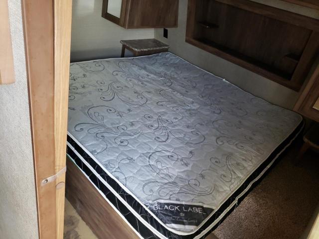 4YDT31S20GV509671 - 2016 KEYSTONE SPRINTER TWO TONE photo 6