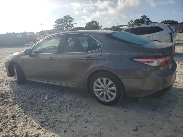 4T1C11AK6LU989639 - 2020 TOYOTA CAMRY LE GRAY photo 2