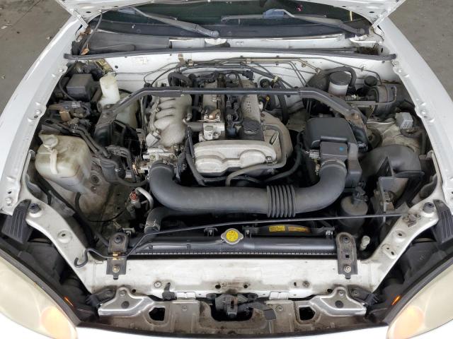 JM1NB353130312904 - 2003 MAZDA MX-5 MIATA BASE WHITE photo 11
