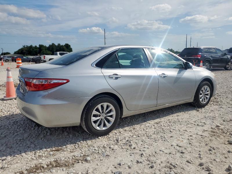 4T4BF1FK5FR462708 - 2015 TOYOTA CAMRY LE SILVER photo 3