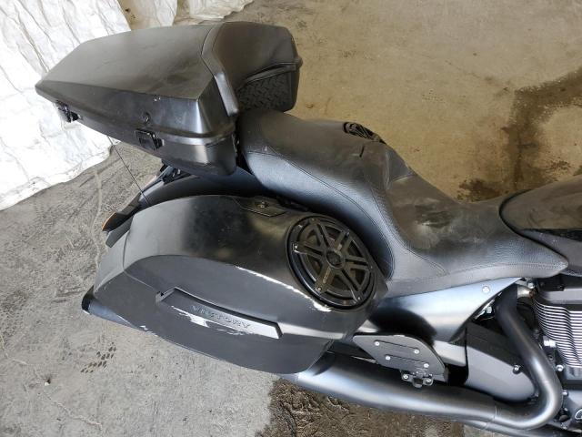 5VPDB36N9E3037345 - 2014 VICTORY MOTORCYCLES CROSS COUN BLACK photo 6