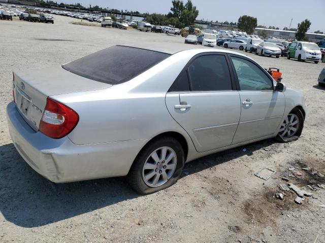 JTDBF30K340152600 - 2004 TOYOTA CAMRY LE SILVER photo 3