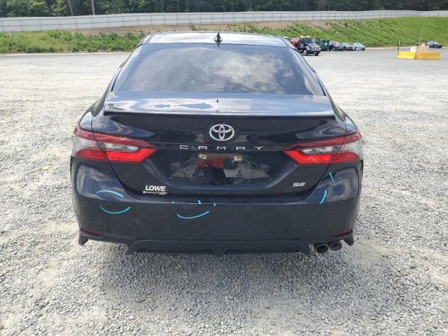 4T1T11AK8MU588658 - 2021 TOYOTA CAMRY SE BLUE photo 6