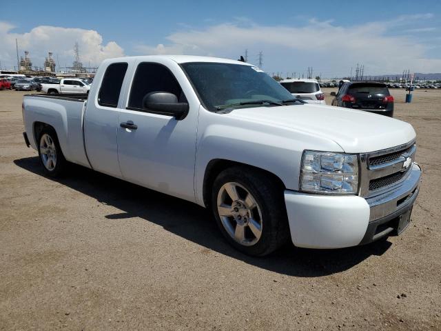 1GCRCREAXBZ245567 - 2011 CHEVROLET SILVERADO C1500  LS WHITE photo 4