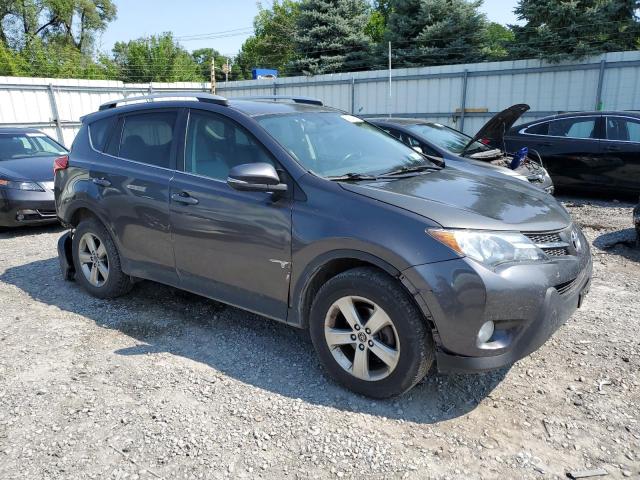 2T3RFREV4FW234998 - 2015 TOYOTA RAV4 XLE GRAY photo 4