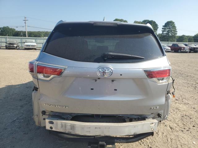 5TDKKRFHXFS083219 - 2015 TOYOTA HIGHLANDER XLE SILVER photo 6