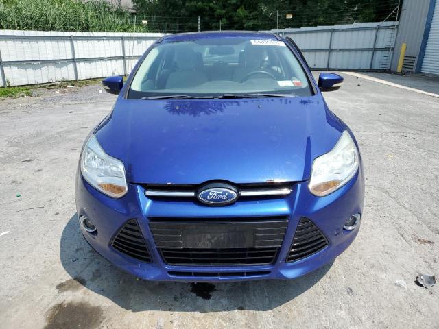 1FAHP3M24CL276069 - 2012 FORD FOCUS SEL BLUE photo 5